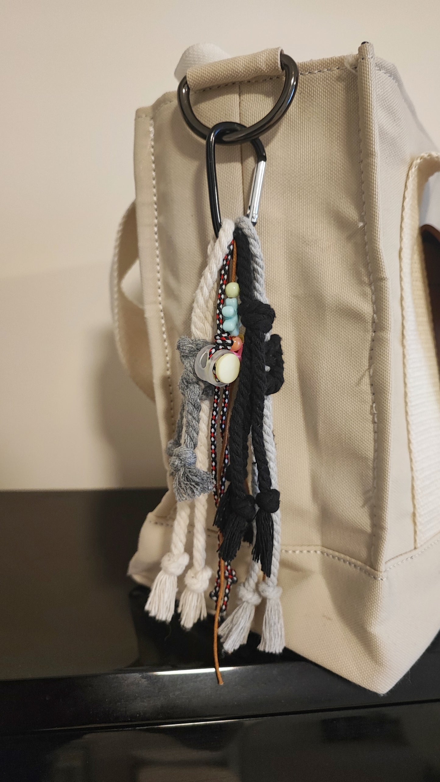 Knot Charm: Oreo