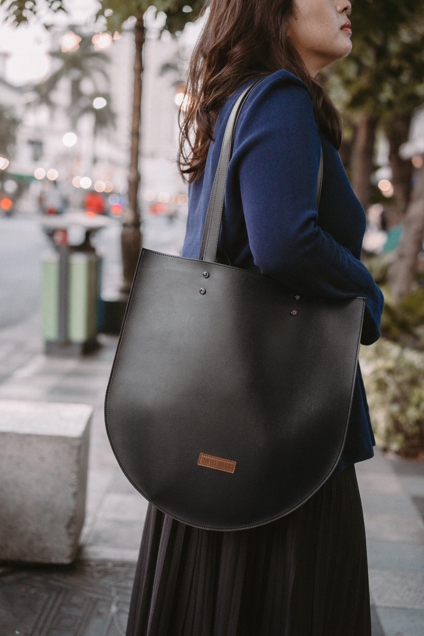 Curved Tote: Charcoal