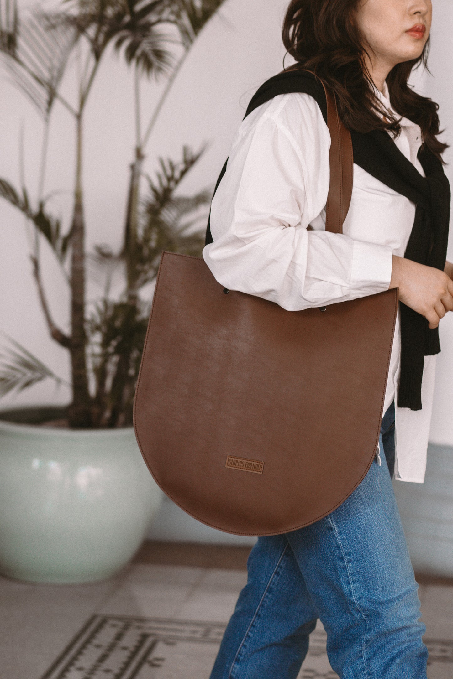 Curved Tote: Latte