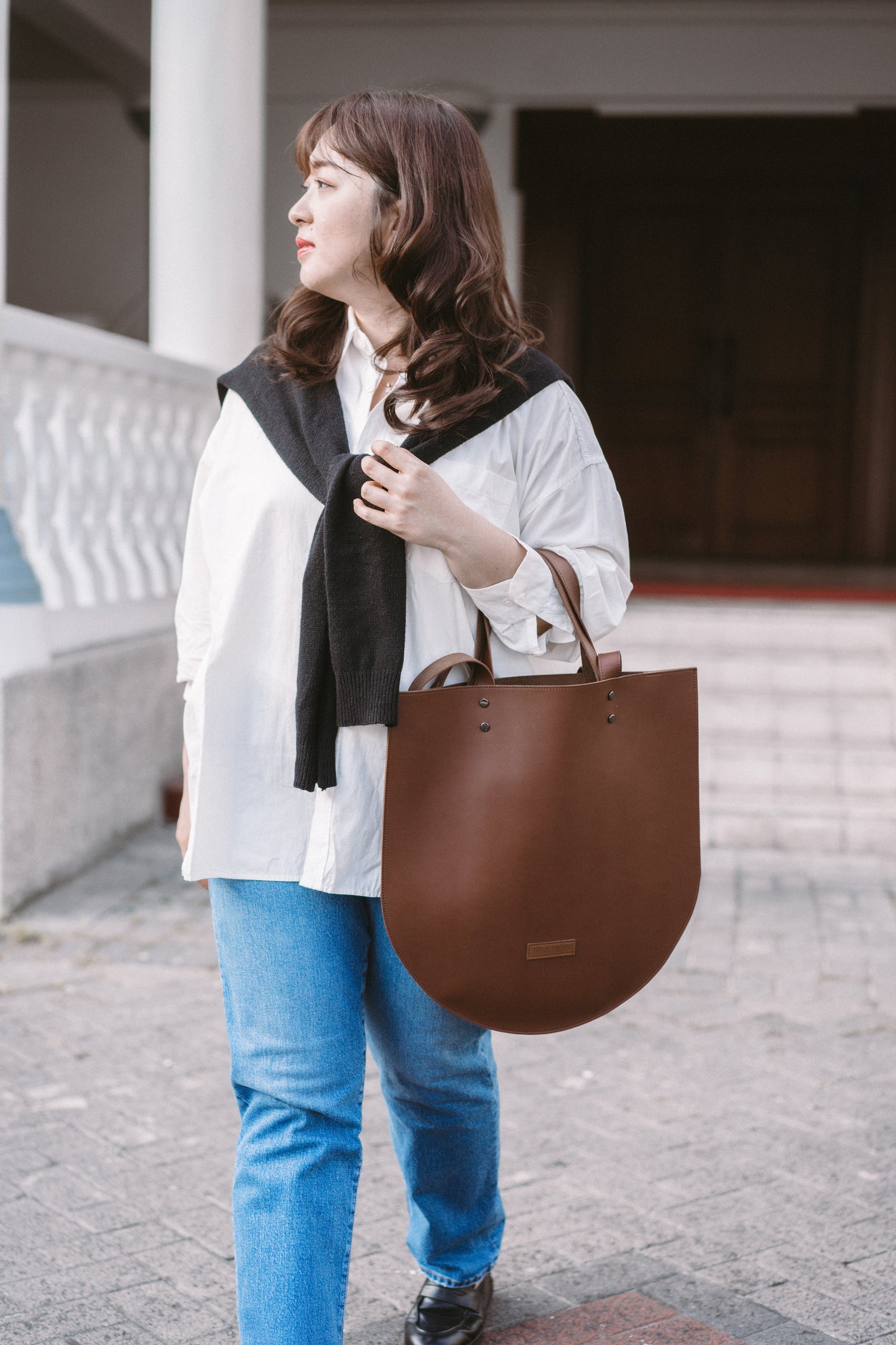 Curved Tote: Latte